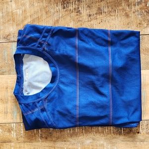 Lululemon wet dry warm Tshirt